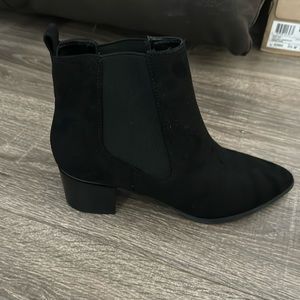 Nine West, Taye 2. Size 8.5. Black Fabric